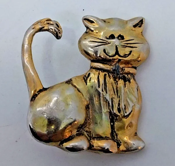 Vintage Large Cat Brooch Smiling, Kitten, Gold Tone 1.5 by 1.2"