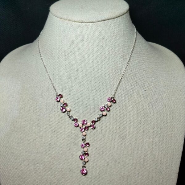 beautiful sparkling pink and clear silver plated necklace 13in
