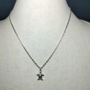 A lovely turtle pendant with chain necklace