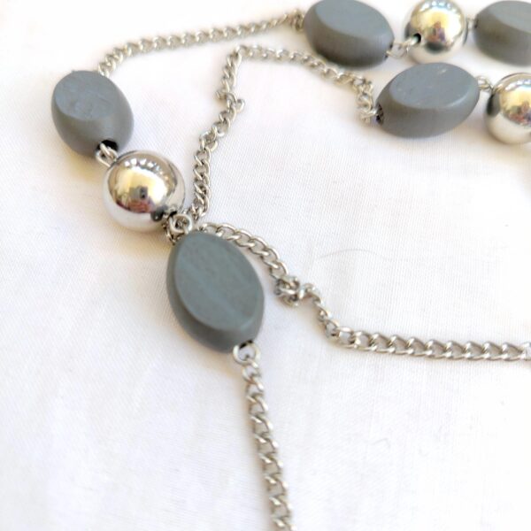 Lovely silver tone grey wooden bead necklace - Image 4
