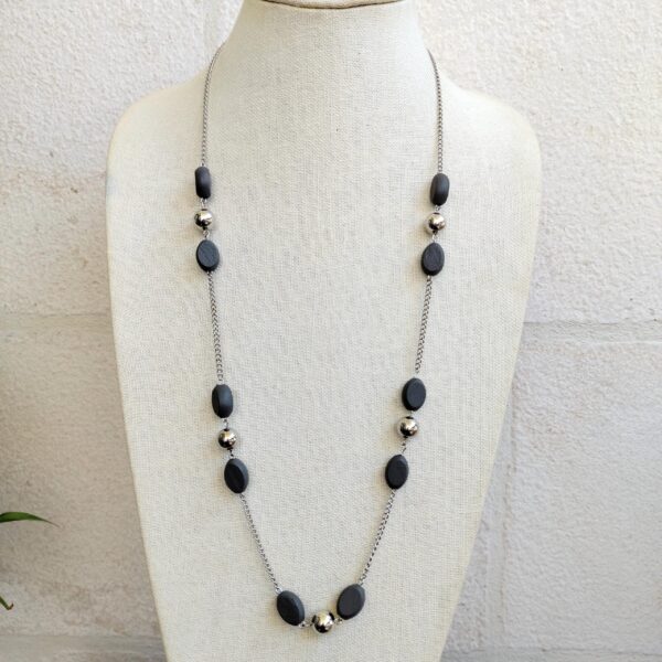 Lovely silver tone grey wooden bead necklace