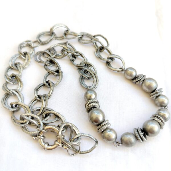 Beautiful vintage  silver tone beaded chain necklace