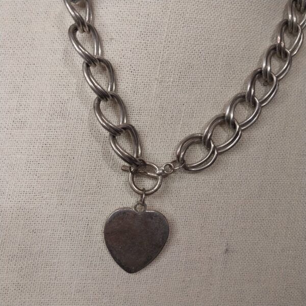 Chunky Chain Necklace with Vintage Heart Pendant – Silver Tone - Image 3