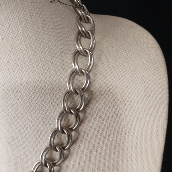 Chunky Chain Necklace with Vintage Heart Pendant – Silver Tone - Image 2