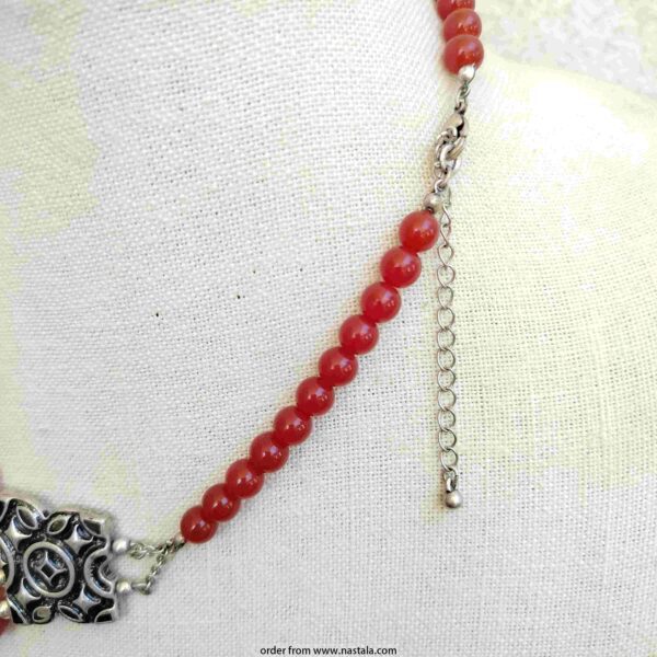 Bold Red Beaded Statement Necklace عقد خرز أحمر جريء - Image 3