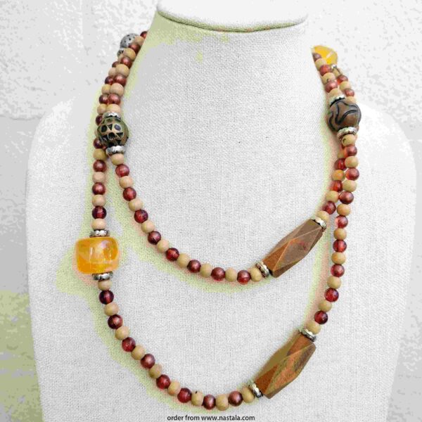 Earthy Wood & Amber-Inspired Bead Necklace عقد من الخرز الخشبي مع لمسة كهرمانية