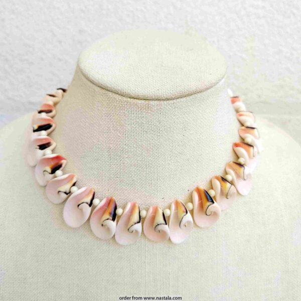 Natural Pink Shell Swirl Bead Choker Necklace
