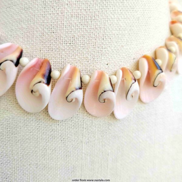 Natural Pink Shell Swirl Bead Choker Necklace - Image 3