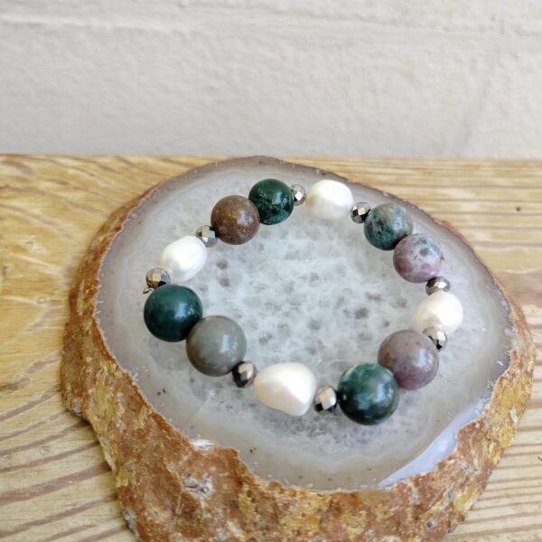 Bracelet with natural agate stones and 4 pearls