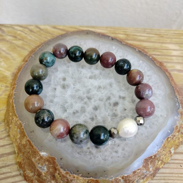 Bracelet with natural agate and one pearl stones