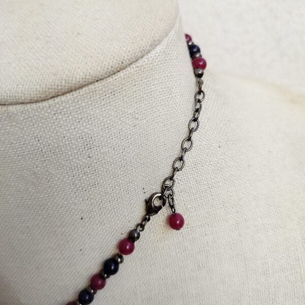 Elegant Two-Tone Beaded Necklace - Image 3