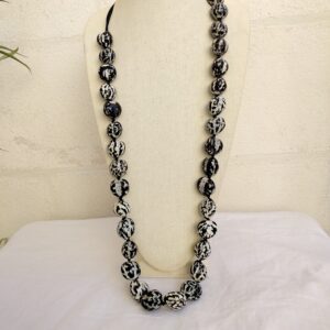 Vintage costume jewelry black and white chestnut ribbon necklace