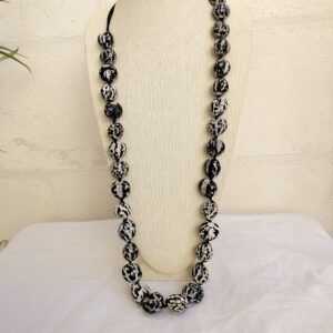 Vintage costume jewelry black and white chestnut ribbon necklace