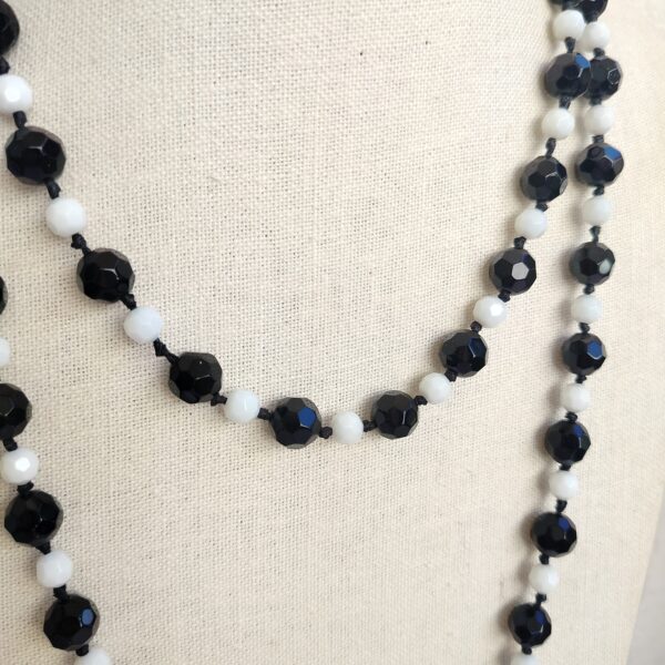 Retro Vintage 80s Black Clear Faceted Sphere Ball Two Tone Long Lightweight Monochrome Beaded Necklace - Image 2