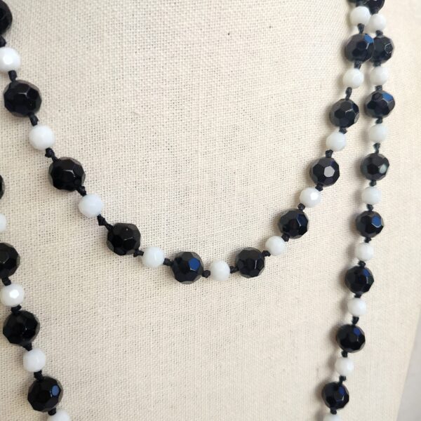 Retro Vintage 80s Black Clear Faceted Sphere Ball Two Tone Long Lightweight Monochrome Beaded Necklace - Image 2