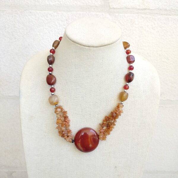 Natural Agate and Stone Beaded Necklace - قلادة من العقيق الطبيعي والخرز الحجري