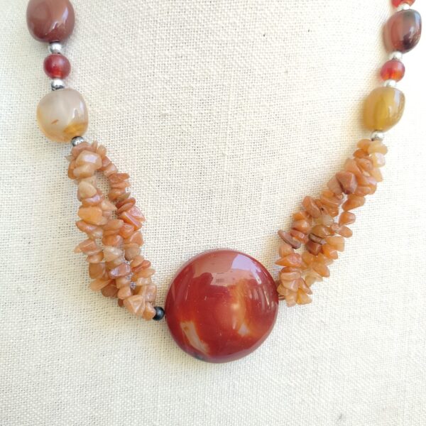 Natural Agate and Stone Beaded Necklace - قلادة من العقيق الطبيعي والخرز الحجري - Image 5
