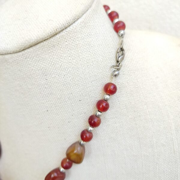 Natural Agate and Stone Beaded Necklace - قلادة من العقيق الطبيعي والخرز الحجري - Image 2