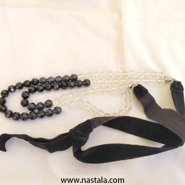 A layered necklace with black and clear beads | قلادة متعددة الطبقات مع خرز أسود وشفاف - Image 3