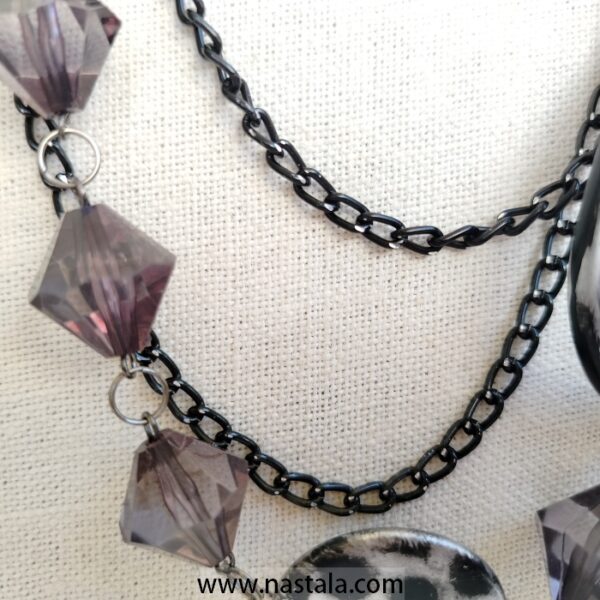 A bold necklace with spotted pendants and purple geometric beads | قلادة جريئة مع قلادات مزخرفة بنقاط وخرز هندسي بنفسجي - Image 4