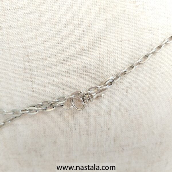 A delicate silver-tone chain belt | حزام سلسلي رفيع باللون الفضي - Image 3