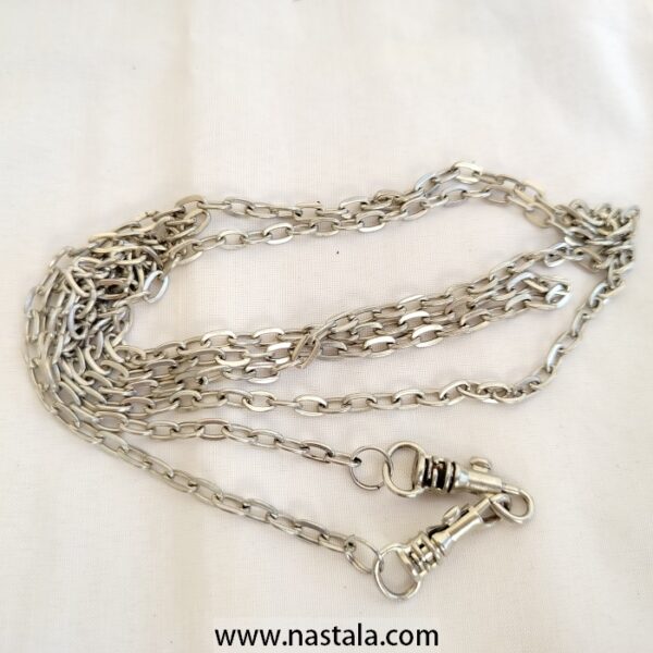 A delicate silver-tone chain belt | حزام سلسلي رفيع باللون الفضي - Image 2