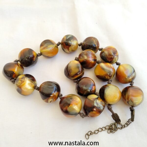 A necklace with large, round plastic beads in warm tones | قلادة من خرز بلاستيكي كبير ودائري بألوان دافئة - Image 2