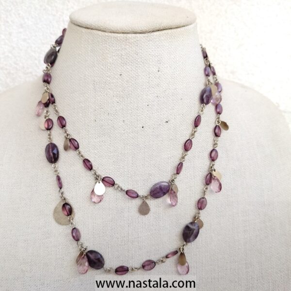 A delicate necklace with amethyst-colored stones and metallic accents | قلادة رقيقة مع أحجار باللون الأميثيست وتفاصيل معدنية - Image 6