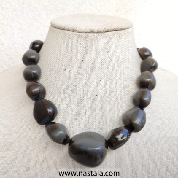 A necklace made with polished obsidian beads | قلادة مصنوعة من خرز الأوبسيديان المصقول