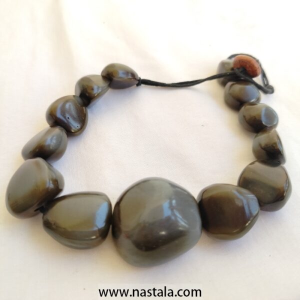 A necklace made with polished obsidian beads | قلادة مصنوعة من خرز الأوبسيديان المصقول - Image 2