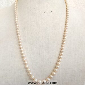 A classic faux pearl necklace | قلادة لؤلؤ صناعي كلاسيكية