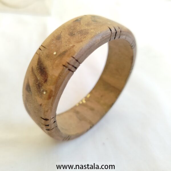 A wooden bangle with engraved patterns | سوار خشبي مع نقوش محفورة - Image 3