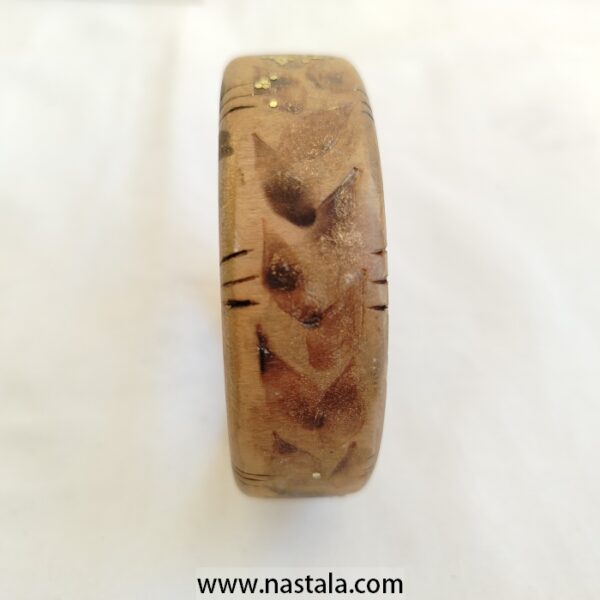 A wooden bangle with engraved patterns | سوار خشبي مع نقوش محفورة - Image 2