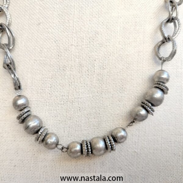 A silver-tone necklace with linked chains and round beads | قلادة بتصميم سلسل فضي مع خرز دائري - Image 5