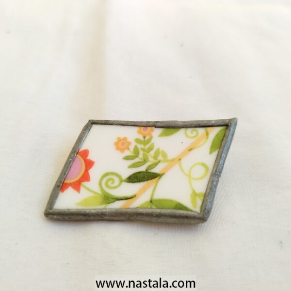 A colorful floral ceramic pin | دبوس سيراميكي مزخرف بألوان زاهية - Image 4
