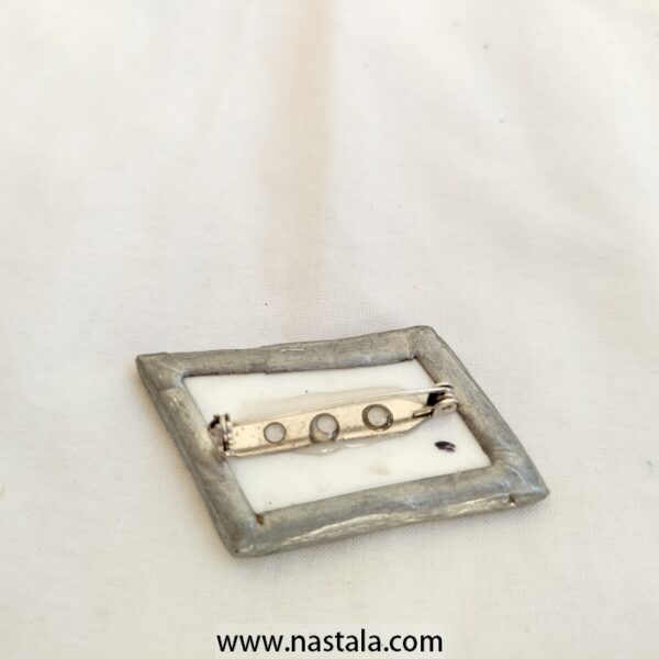 A colorful floral ceramic pin | دبوس سيراميكي مزخرف بألوان زاهية - Image 2