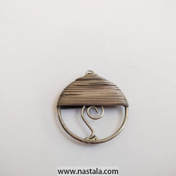 A minimalist silver pendant with an abstract design | قلادة فضية بسيطة بتصميم تجريدي - Image 2